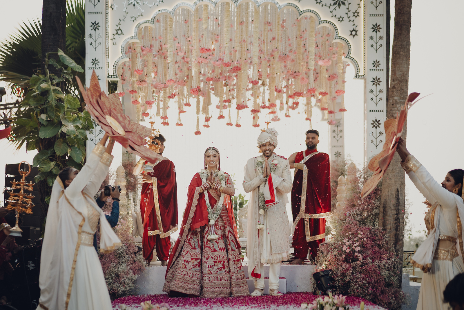 Read more about the article Why Candid Wedding Photography is a Must for Your Big Day?