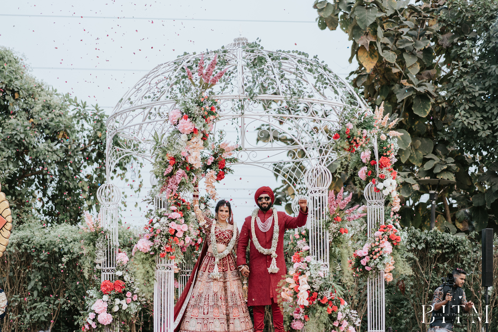 Read more about the article How to Choose the Right Wedding Photographer in Dubai?